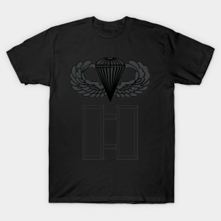 Officer - Rank - Cpt - Airborne T-Shirt